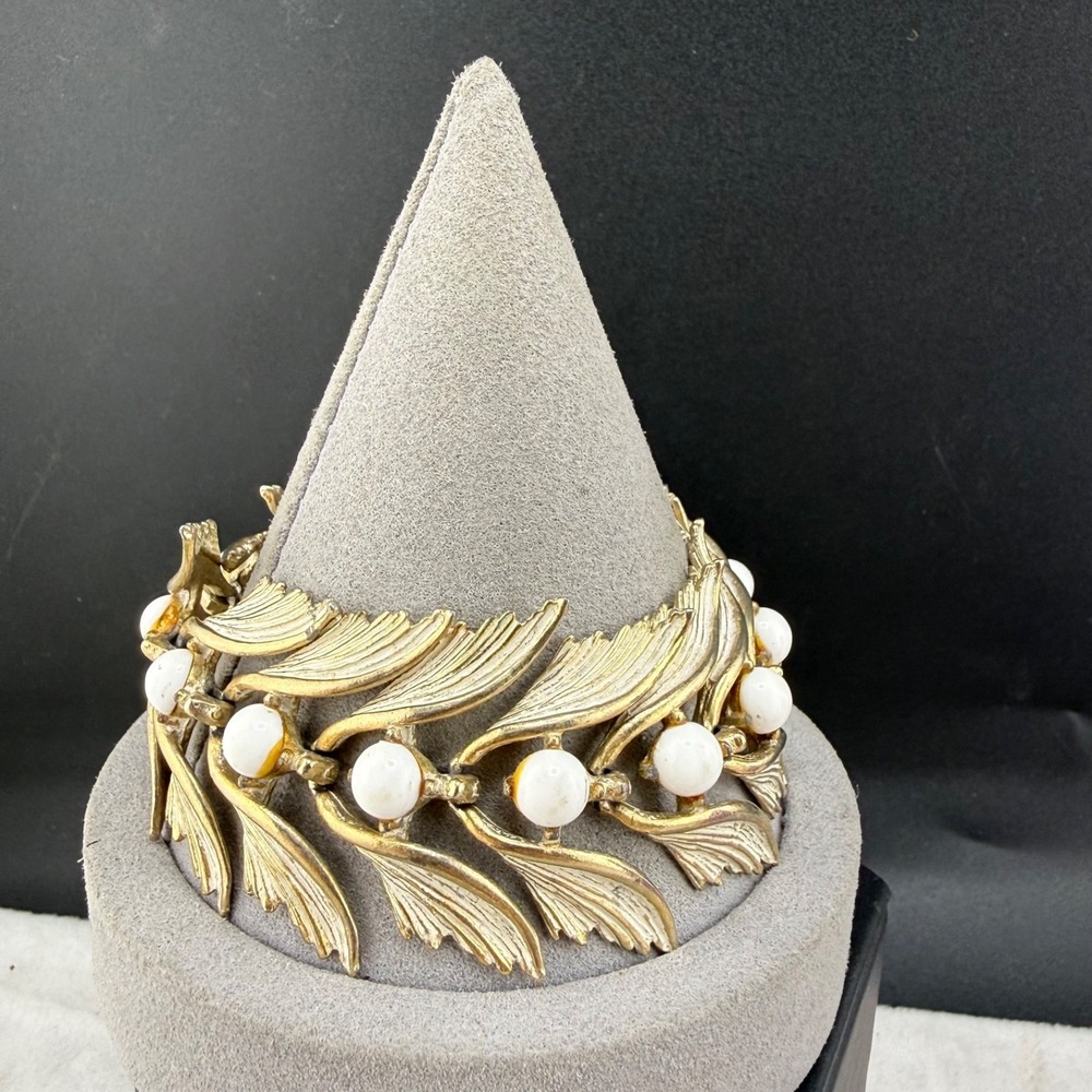 Vintage Estate Bracelet Gold Tone Leaf Vine Berry White Bead 8"